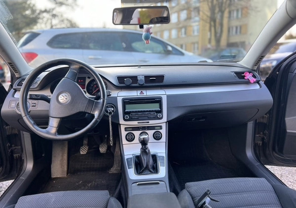 Volkswagen Passat cena 14000 przebieg: 281000, rok produkcji 2009 z Warszawa małe 137